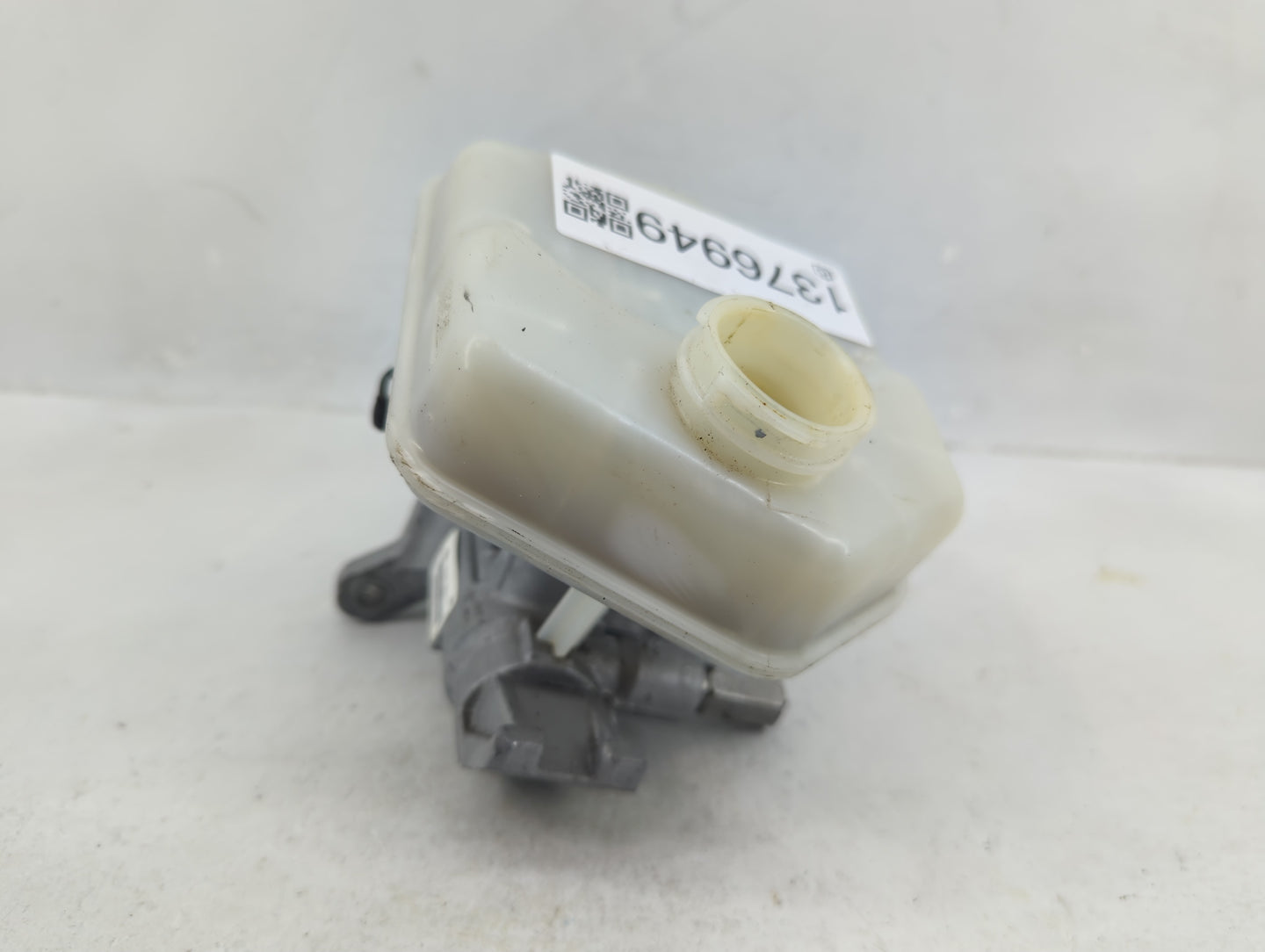 2016-2022 Jeep Grand Cherokee Brake Master Cylinder 1376949 - Oemusedautoparts1.com