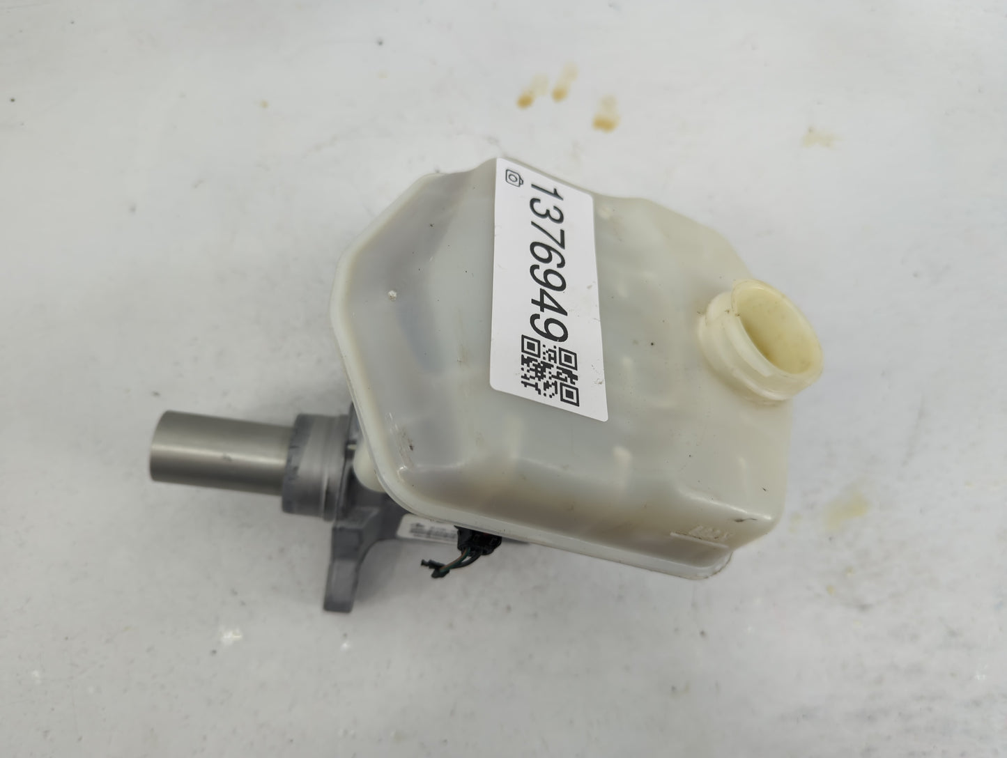 2016-2022 Jeep Grand Cherokee Brake Master Cylinder 1376949 - Oemusedautoparts1.com