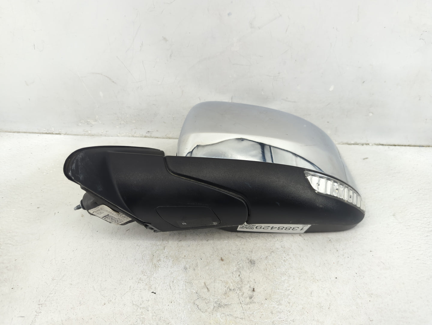 2016-2022 Jeep Grand Cherokee Driver Side View Mirror - Left Door Mirror OEM Used - Oemusedautoparts1.com