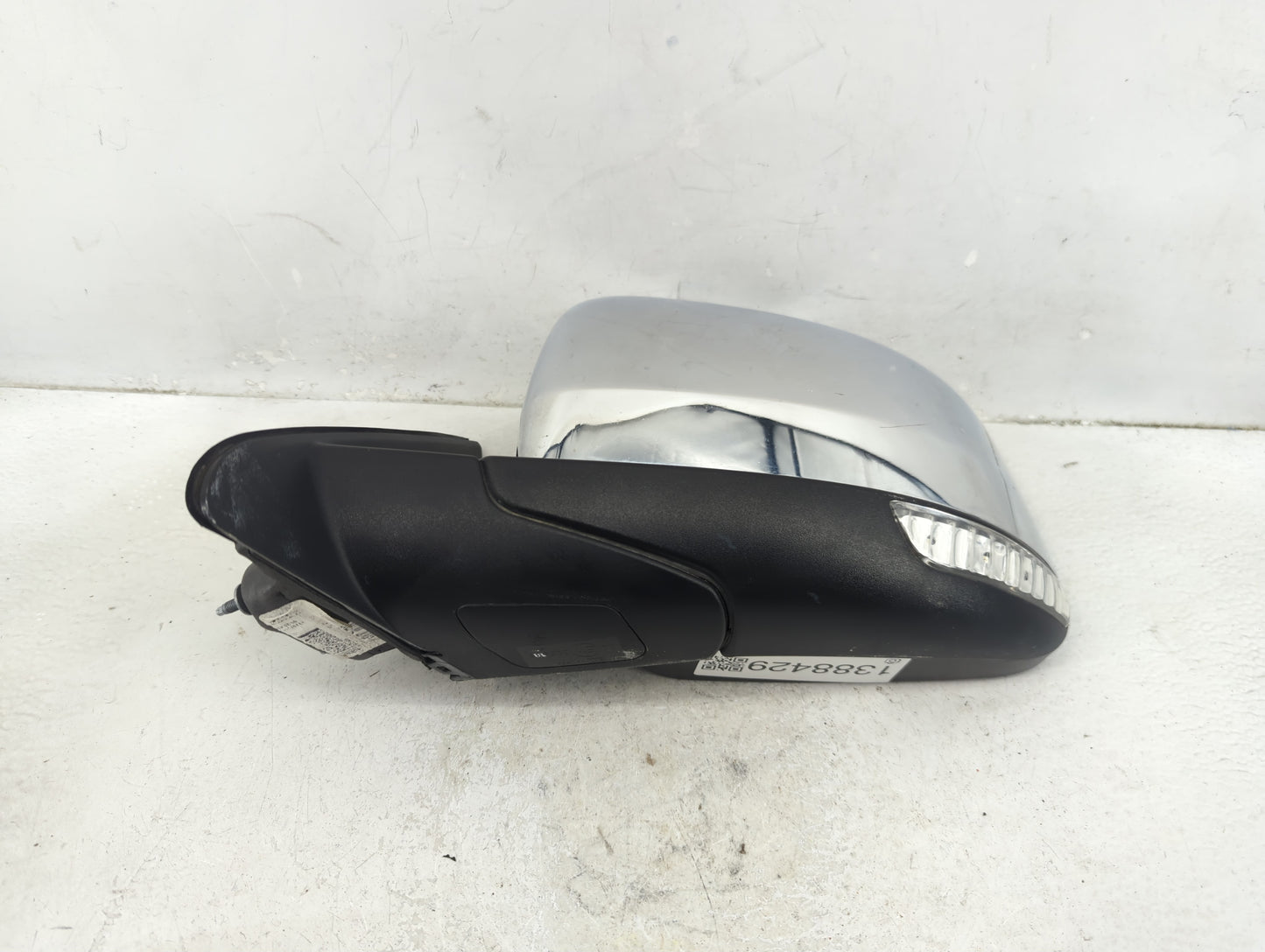 2016-2022 Jeep Grand Cherokee Driver Side View Mirror - Left Door Mirror OEM Used - Oemusedautoparts1.com