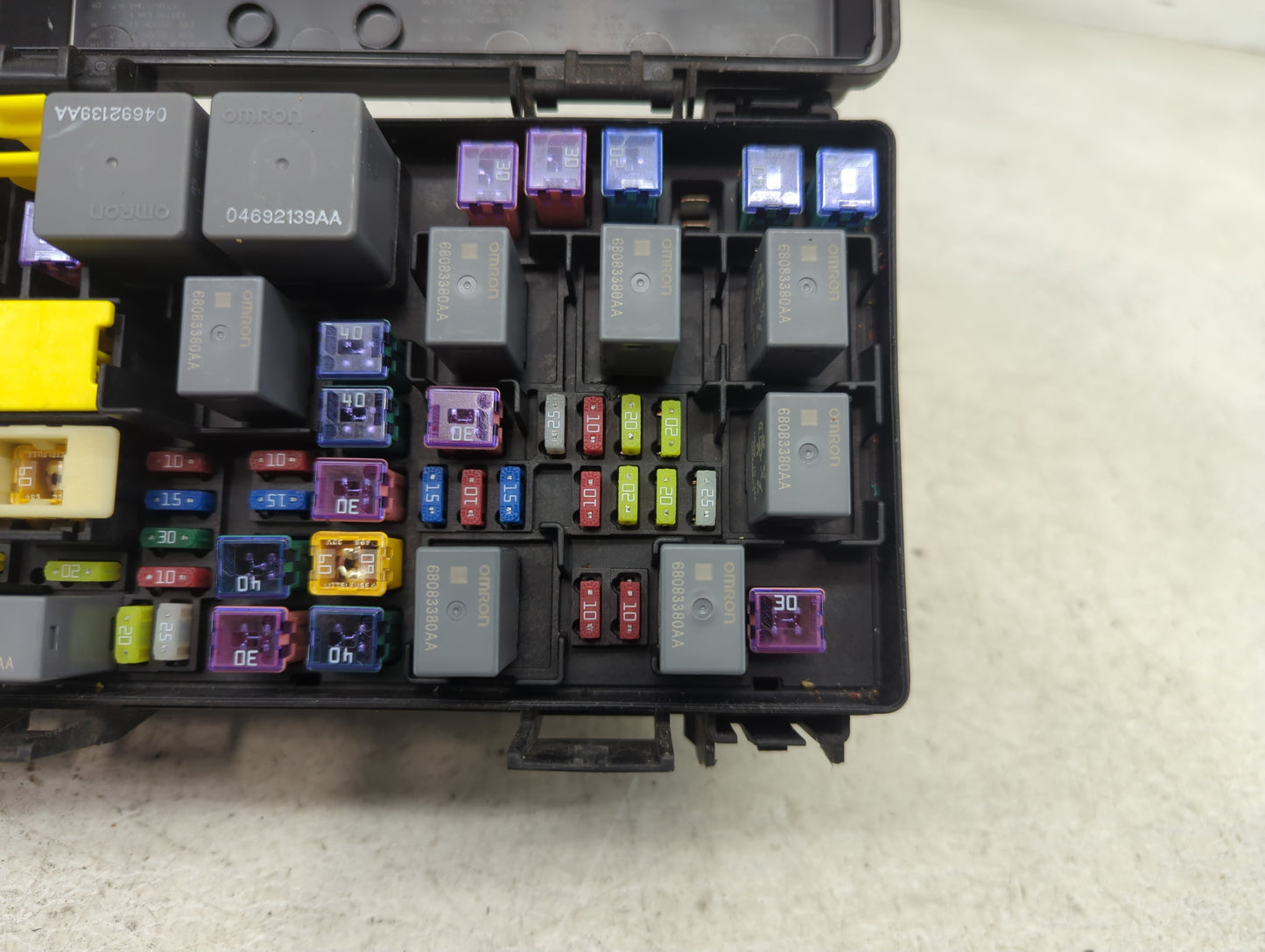 2022 Jeep Grand Cherokee Fusebox Fuse Box Panel Relay Module P/N:04692139AA 68083380AA, R62337-001 Fits OEM Used Auto Parts 
