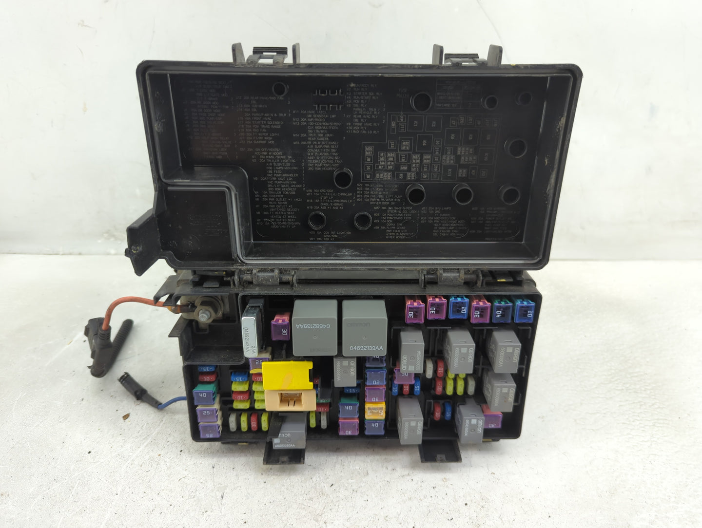 2022 Jeep Grand Cherokee Fusebox Fuse Box Panel Relay Module P/N:04692143AA 04692139AA, 68083380AA, R62337-001 Fits OEM Used