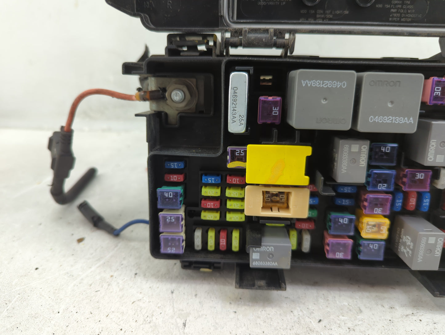 2022 Jeep Grand Cherokee Fusebox Fuse Box Panel Relay Module P/N:04692143AA 04692139AA, 68083380AA, R62337-001 Fits OEM Used