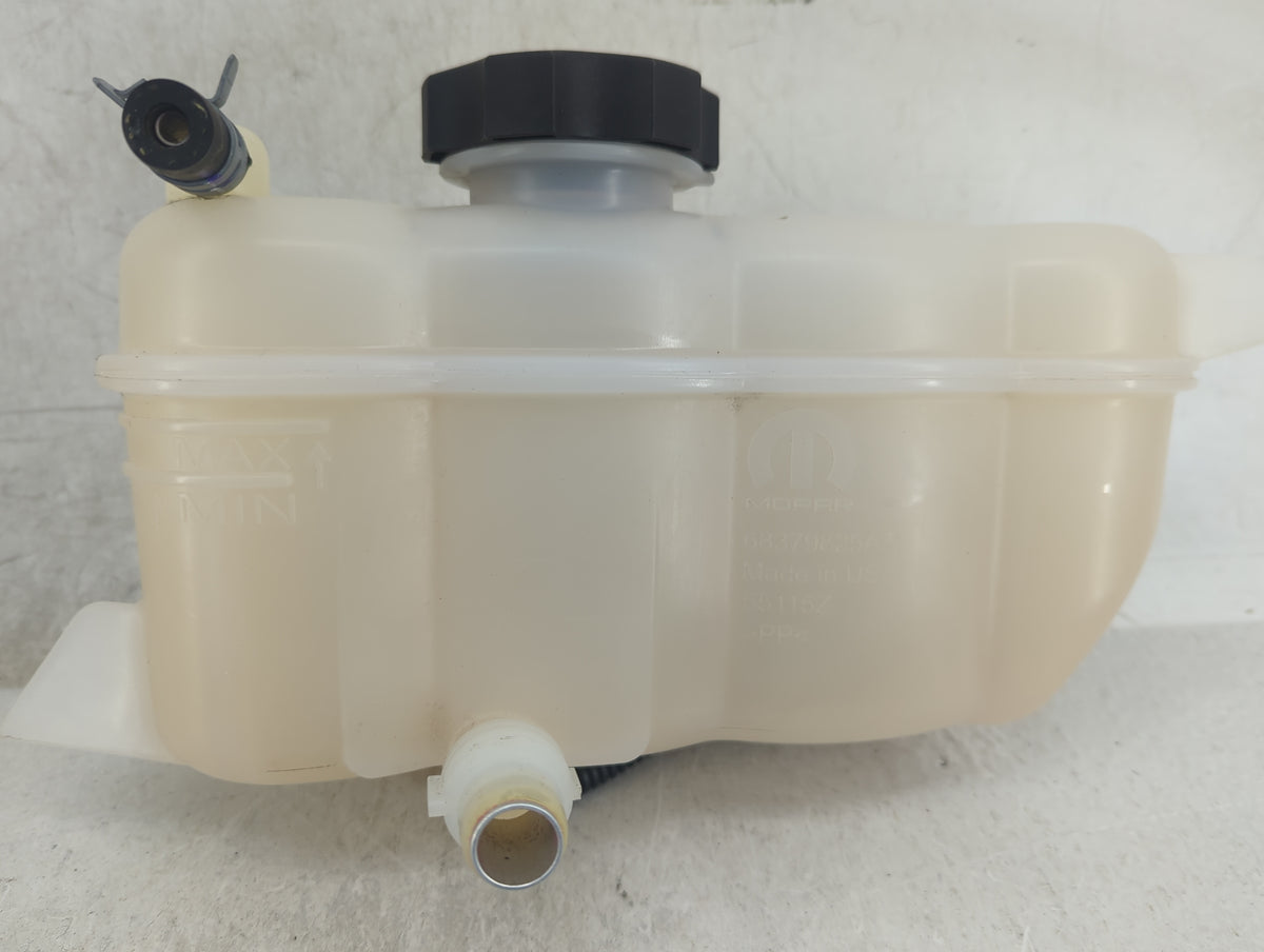 2021 Jeep Grand Cherokee Radiator Coolant Overflow Expansion Tank Bottle 1449118 - Oemusedautoparts1.com