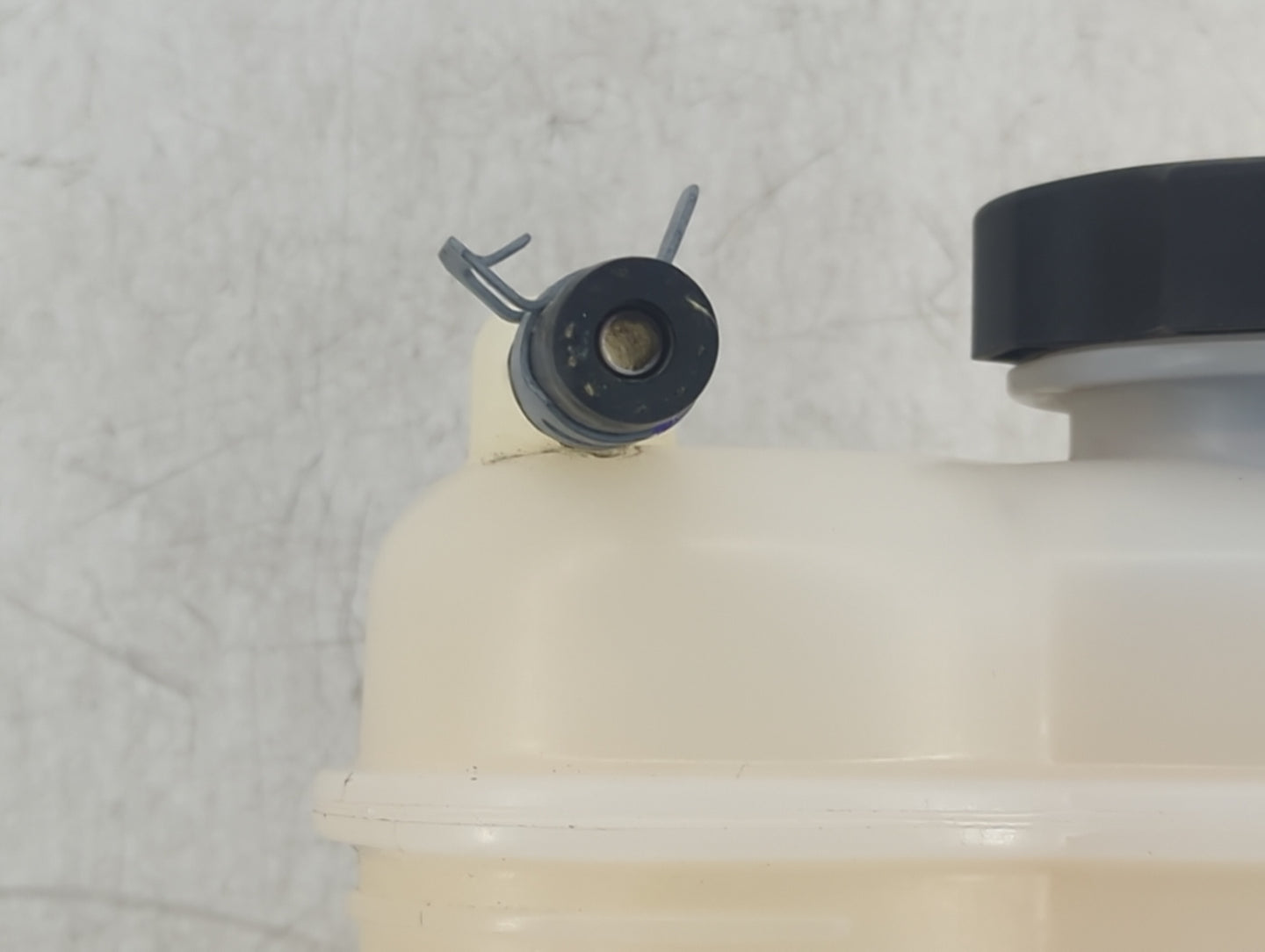 2021 Jeep Grand Cherokee Radiator Coolant Overflow Expansion Tank Bottle - Oemusedautoparts1.com