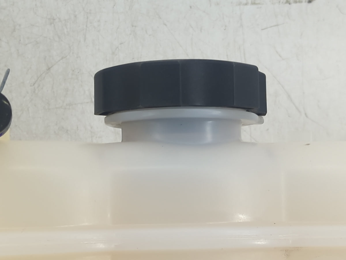 2021 Jeep Grand Cherokee Radiator Coolant Overflow Expansion Tank Bottle 1449118 - Oemusedautoparts1.com