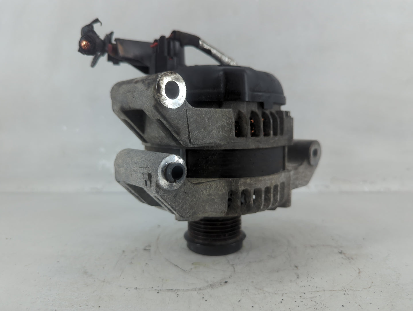 2021-2022 Jeep Grand Cherokee Alternator Replacement Generator Charging Assembly Engine OEM P/N:P68408690AB Fits Fits 2021 2