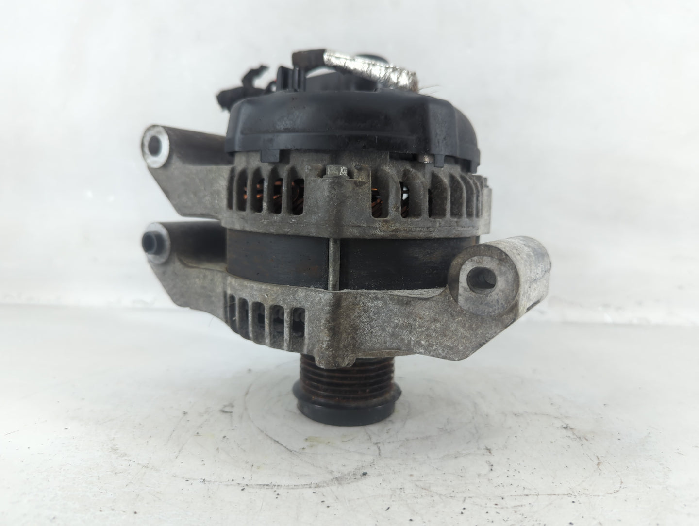 2021-2022 Jeep Grand Cherokee Alternator Replacement Generator Charging Assembly Engine OEM P/N:P68408690AB Fits Fits 2021 2