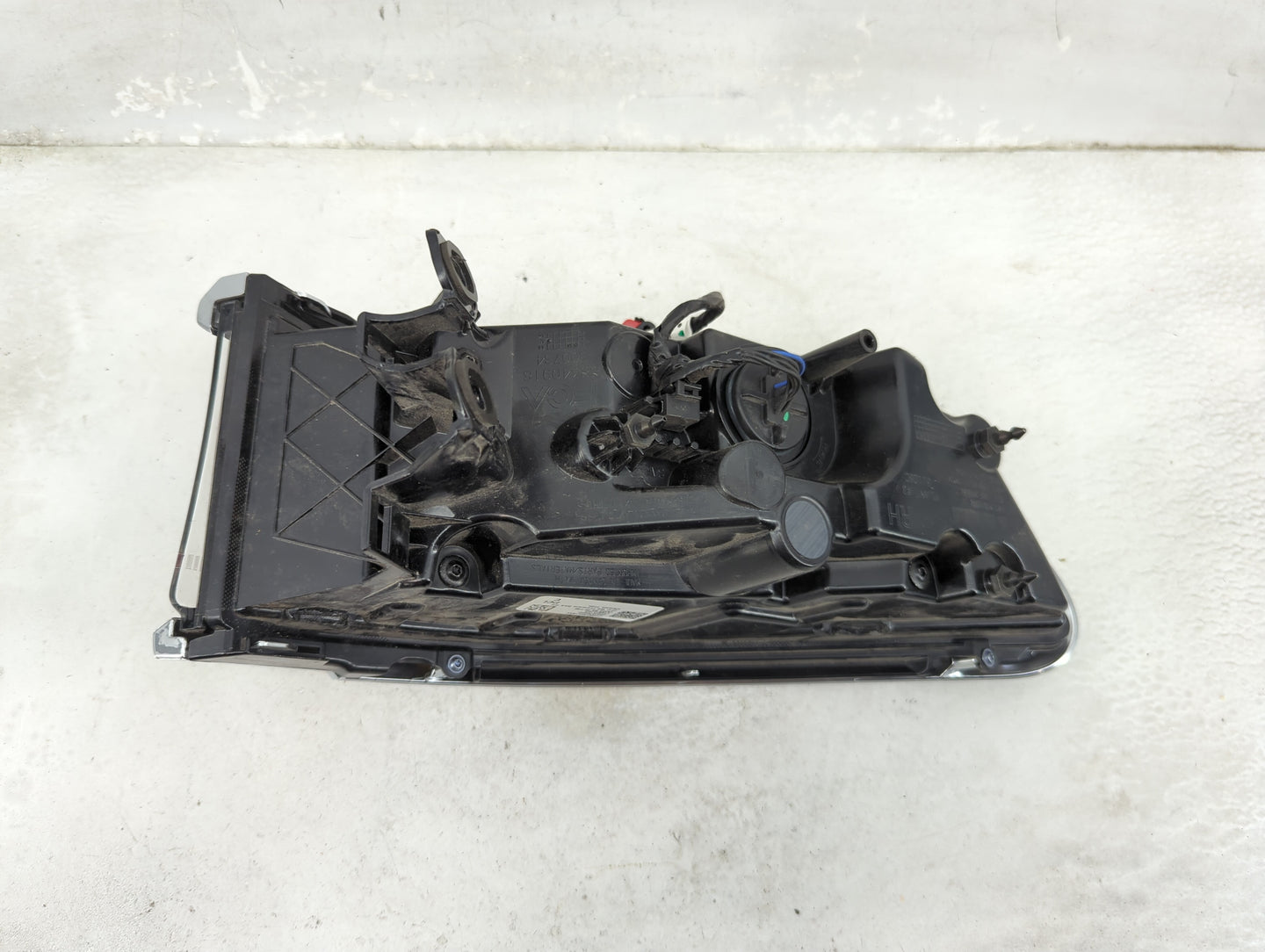 2022 Jeep Grand Wagoneer Tail Light Assembly Passenger Right OEM P/N:68340918AC Fits OEM Used Auto Parts - Oemusedautoparts1