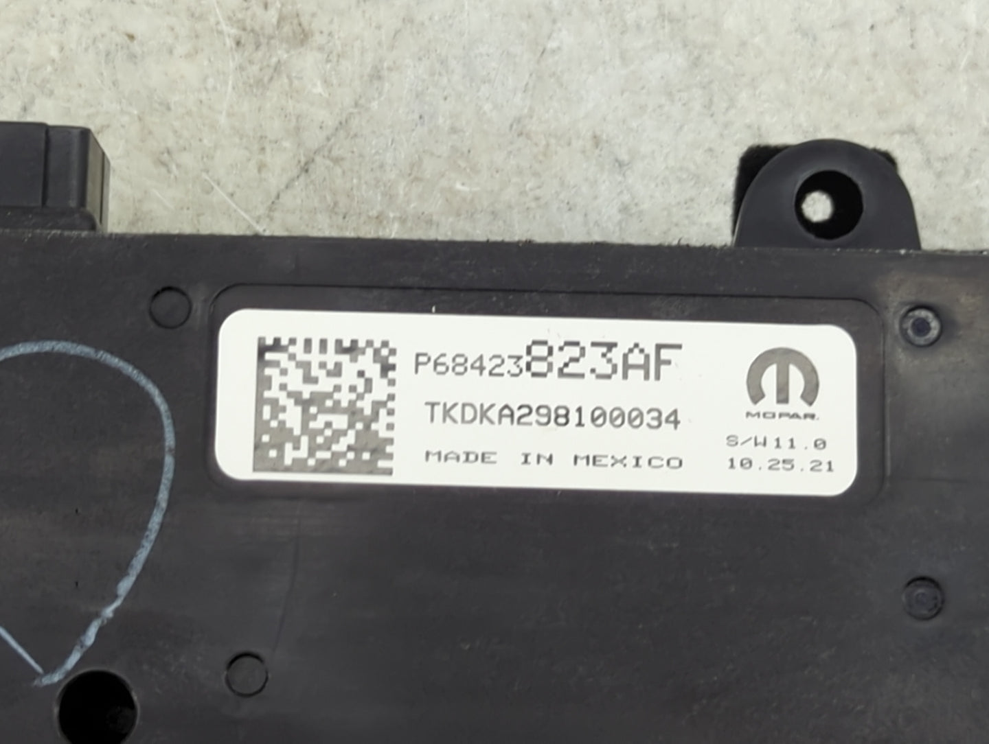 2022 Jeep Grand Wagoneer Climate Control Module Temperature AC/Heater Replacement P/N:P68423823AF Fits OEM Used Auto Parts -