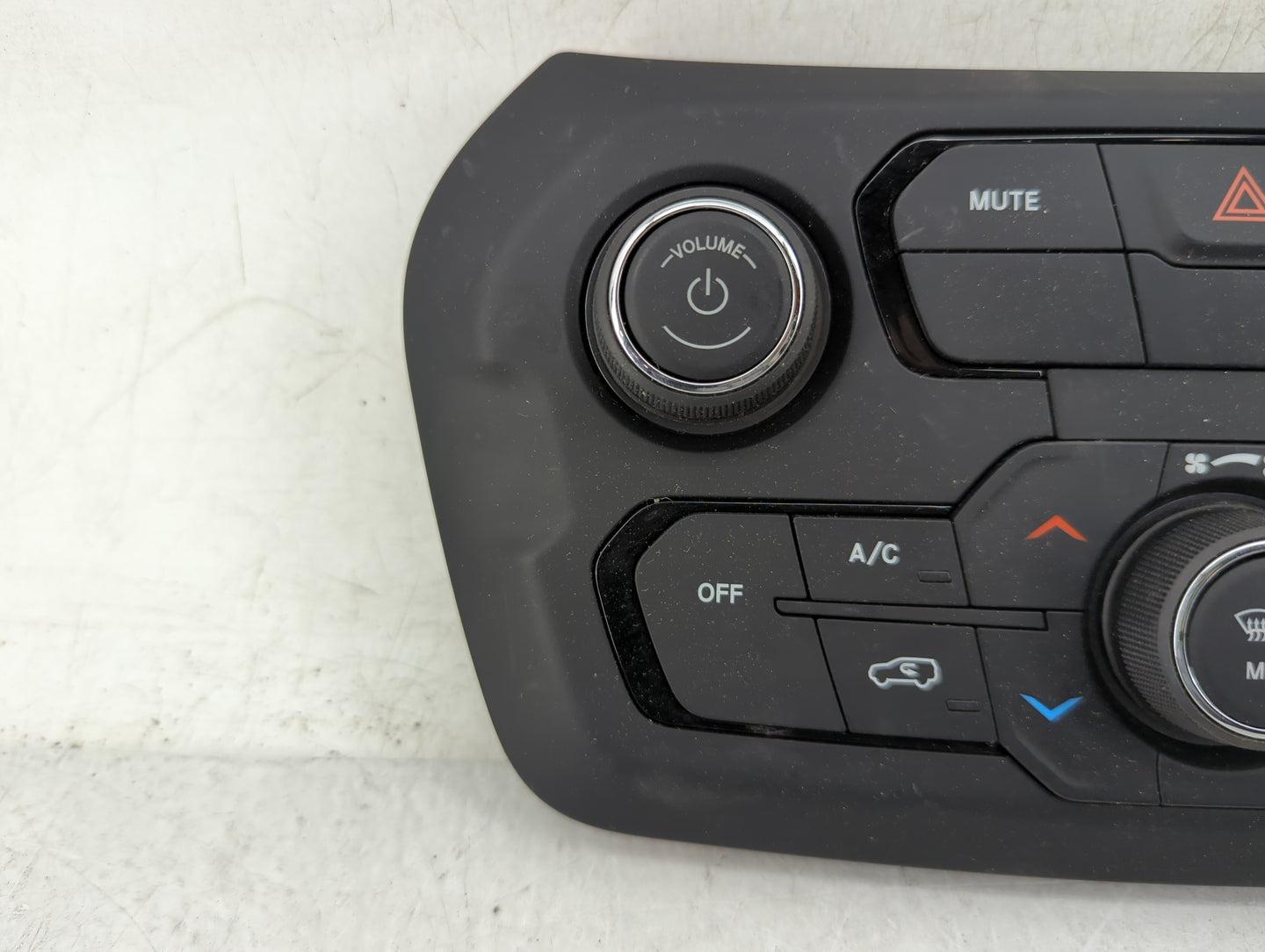 2021-2022 Jeep Renegade Climate Control Module Temperature AC/Heater Replacement P/N:07357677860 440000489D Fits Fits 2021 2