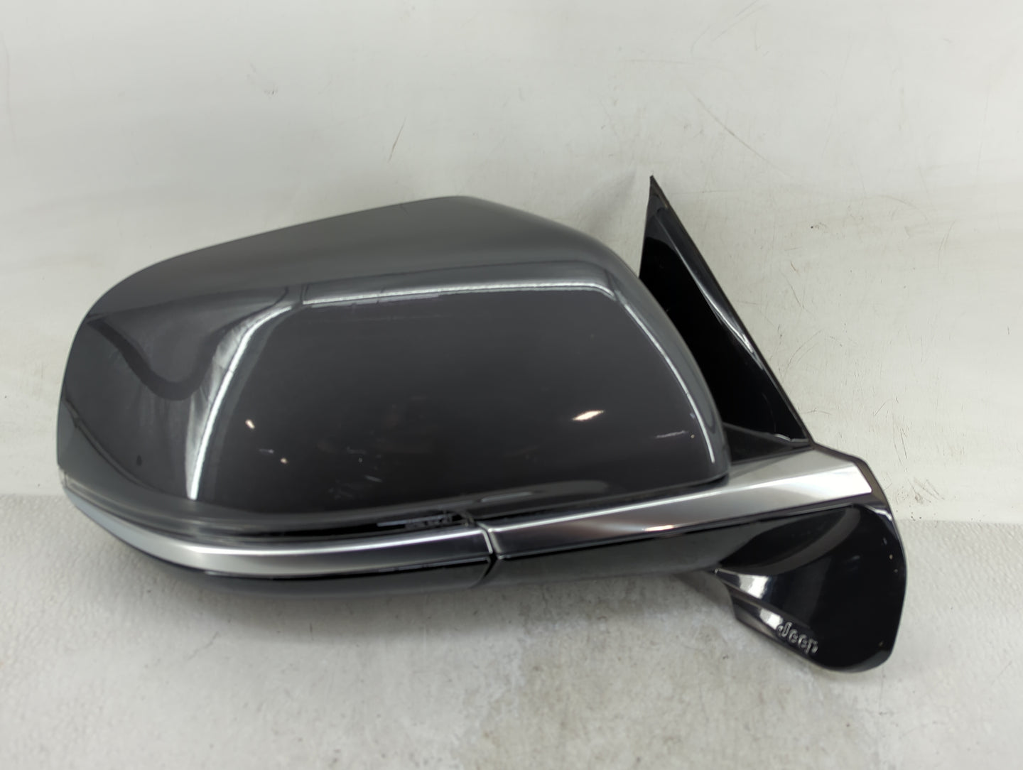 2022 Jeep Wagoneer Passenger Side View Mirror - Right Door Mirror OEM Used - Oemusedautoparts1.com