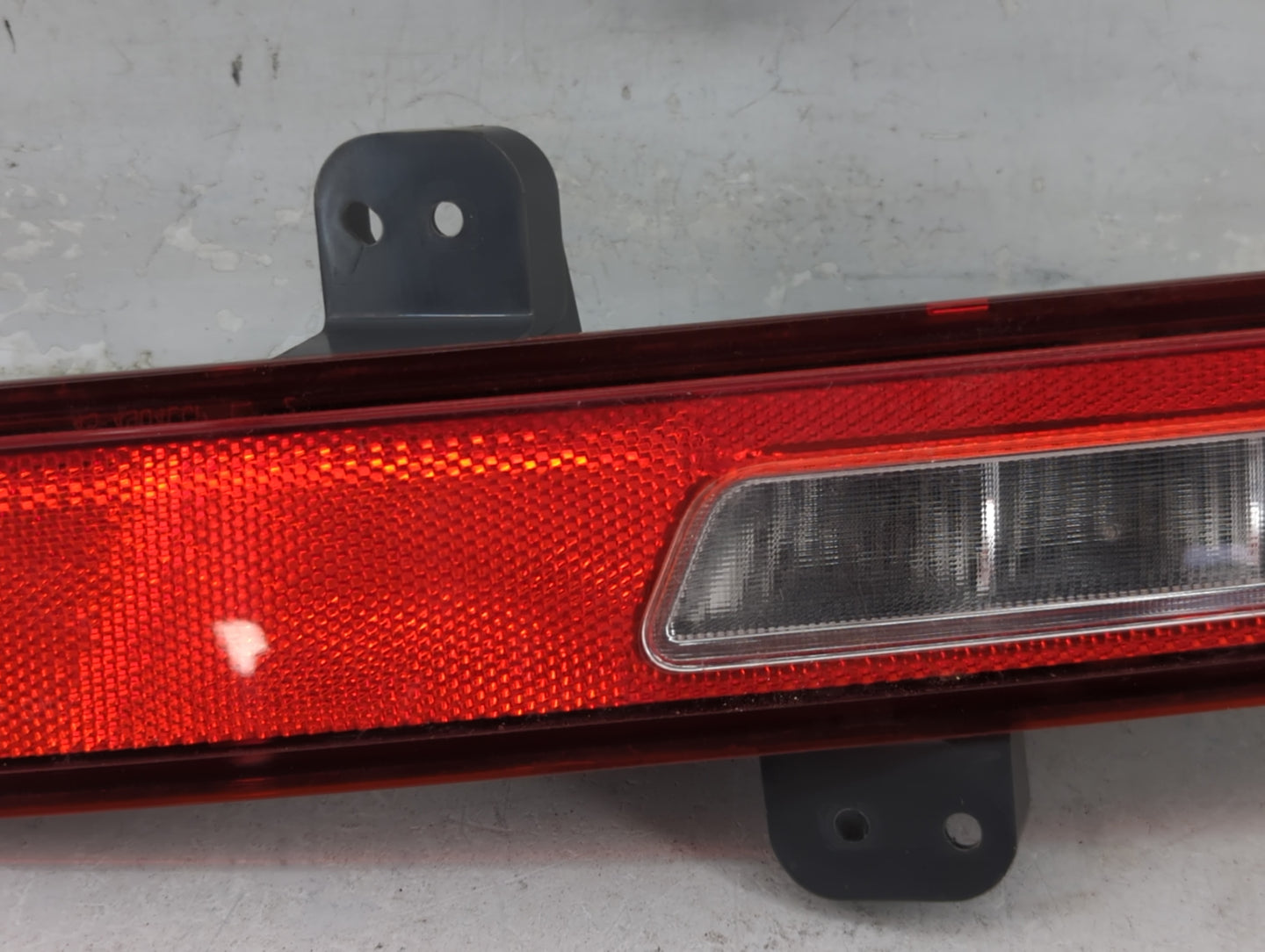 2022 Jeep Wagoneer Tail Light Assembly Driver Left OEM P/N:68353119AA 59305 TAYIH, 45-4904 Fits OEM Used Auto Parts - Oemuse