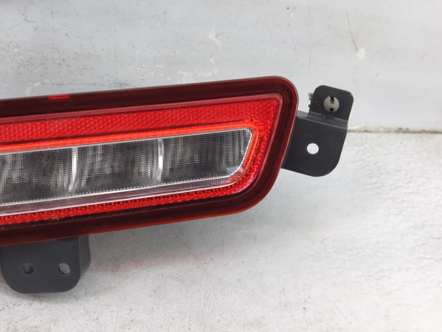 2022 Jeep Wagoneer Tail Light Assembly Driver Left OEM P/N:68353119AA 59305 TAYIH, 45-4904 Fits OEM Used Auto Parts - Oemuse