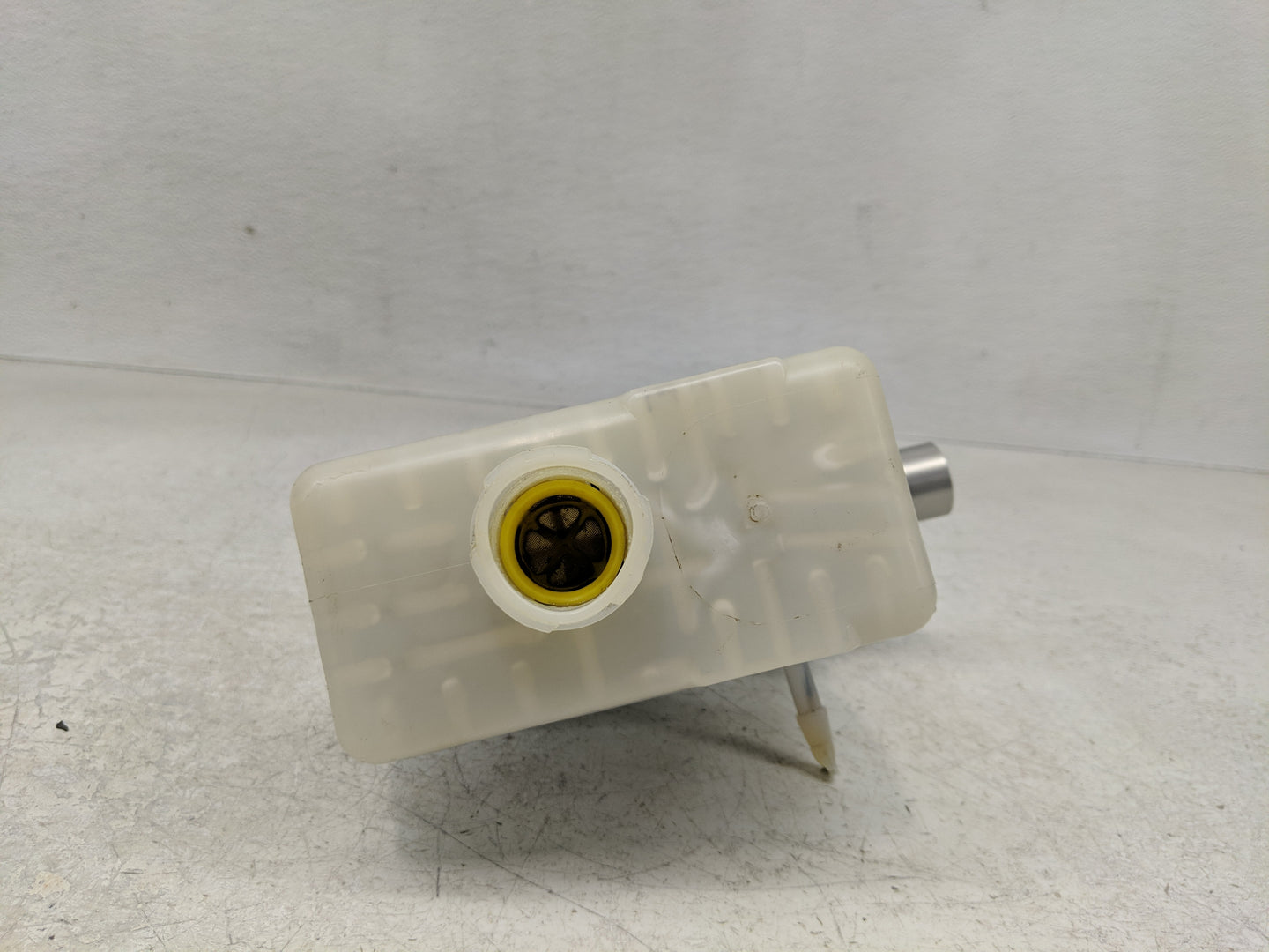 2018-2022 Jeep Wrangler Brake Master Cylinder - Oemusedautoparts1.com