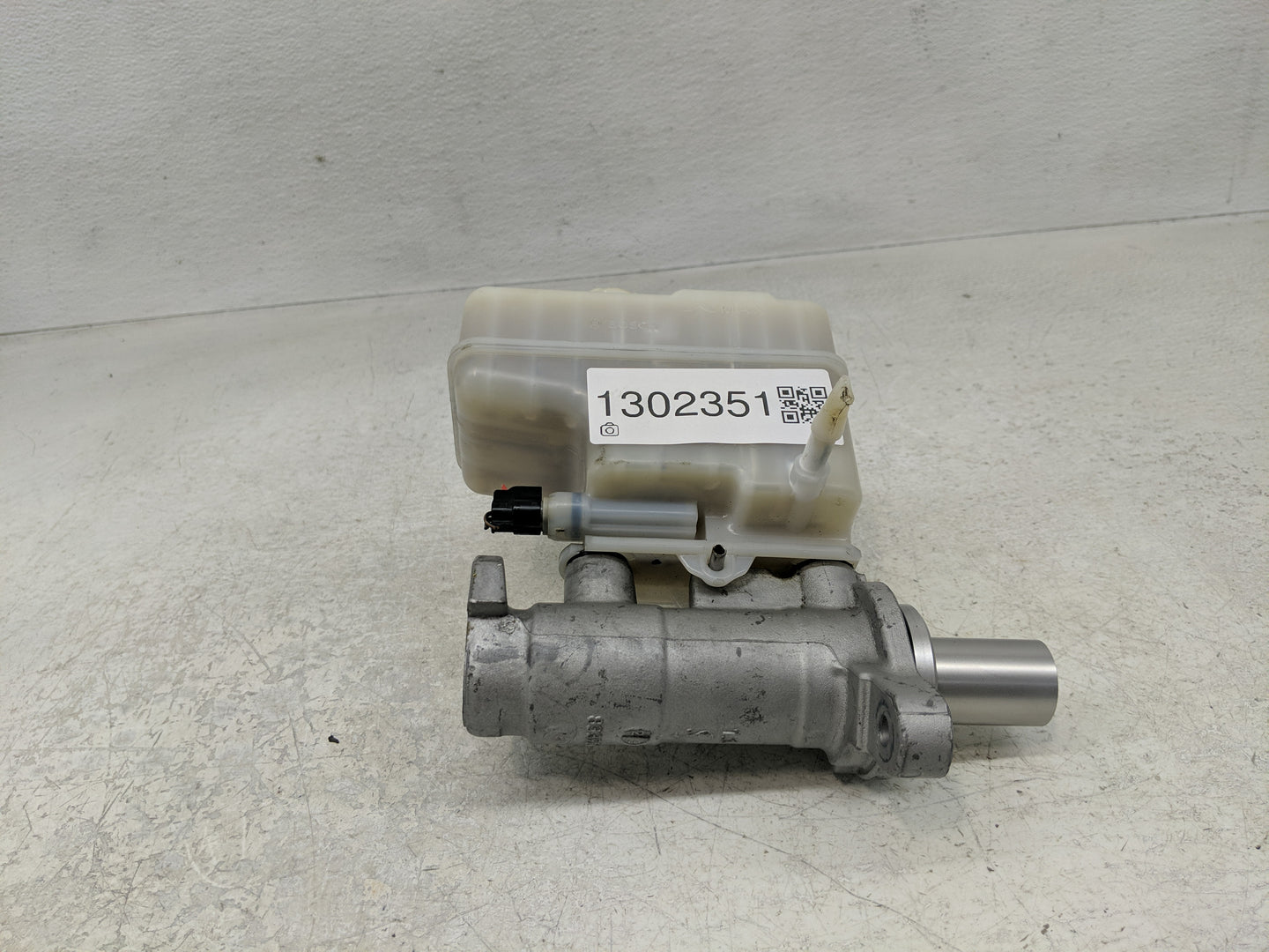 2018-2022 Jeep Wrangler Brake Master Cylinder - Oemusedautoparts1.com