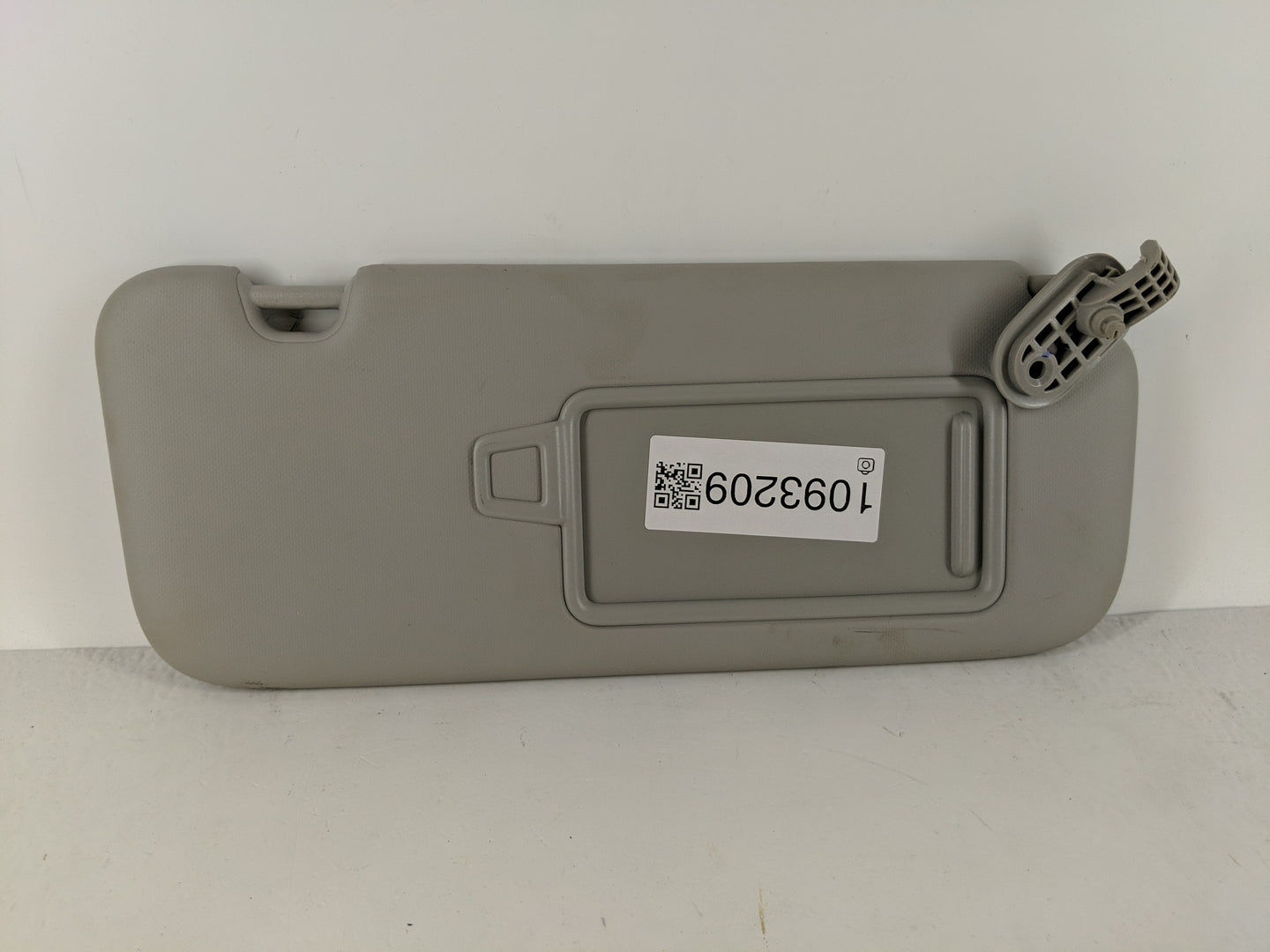 2022 Kia Forte Sun Visor Shade Replacement Passenger Right Mirror Fits OEM Used Auto Parts - Oemusedautoparts1.com