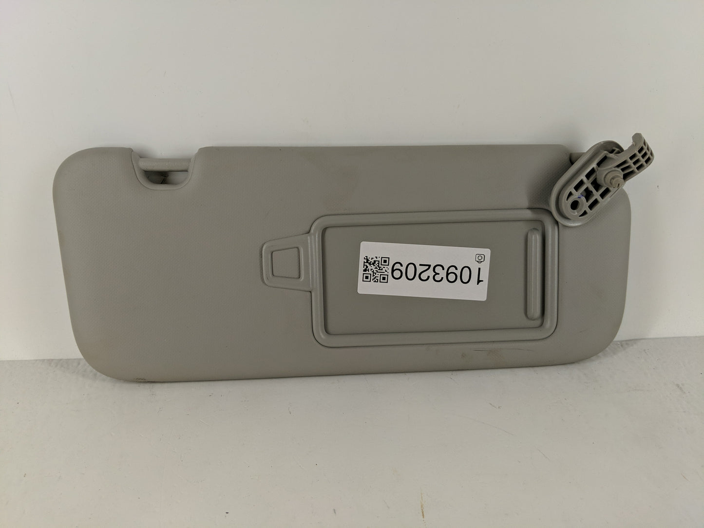2022 Kia Forte Sun Visor Shade Replacement Passenger Right Mirror Fits OEM Used Auto Parts - Oemusedautoparts1.com