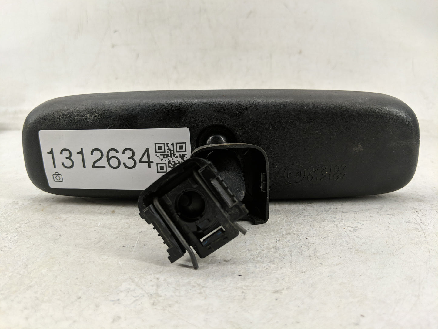 2017-2022 Kia Forte Interior Rear View Mirror Replacement OEM P/N:E4012197 E4022197 Fits OEM Used Auto Parts - Oemusedautopa