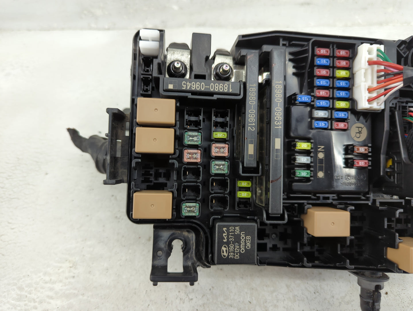 2022 Kia Forte Fusebox Fuse Box Panel Relay Module P/N:91956-M6520 Fits OEM Used Auto Parts - Oemusedautoparts1.com