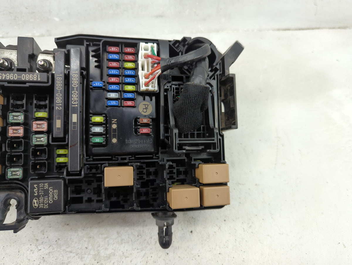 2022 Kia Forte Fusebox Fuse Box Panel Relay Module P/N:91956-M6520 Fits OEM Used Auto Parts - Oemusedautoparts1.com