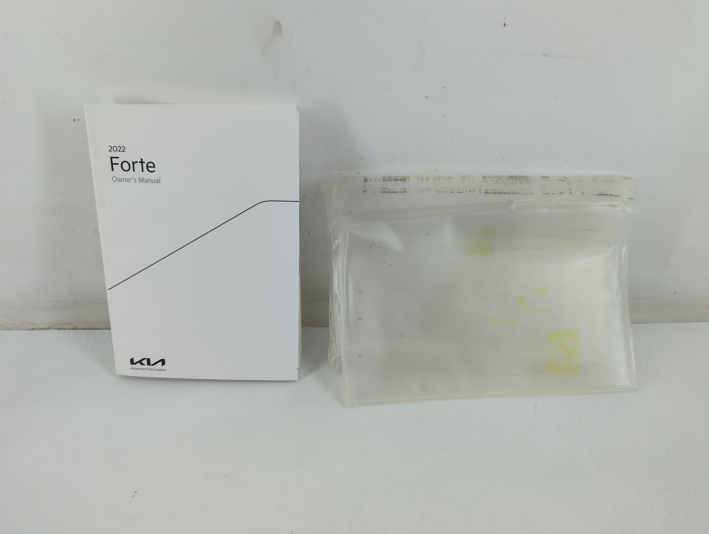 2022 Kia Forte Owners Manual Book Guide P/N:DLS4-EU22B OEM Used Auto Parts - Oemusedautoparts1.com