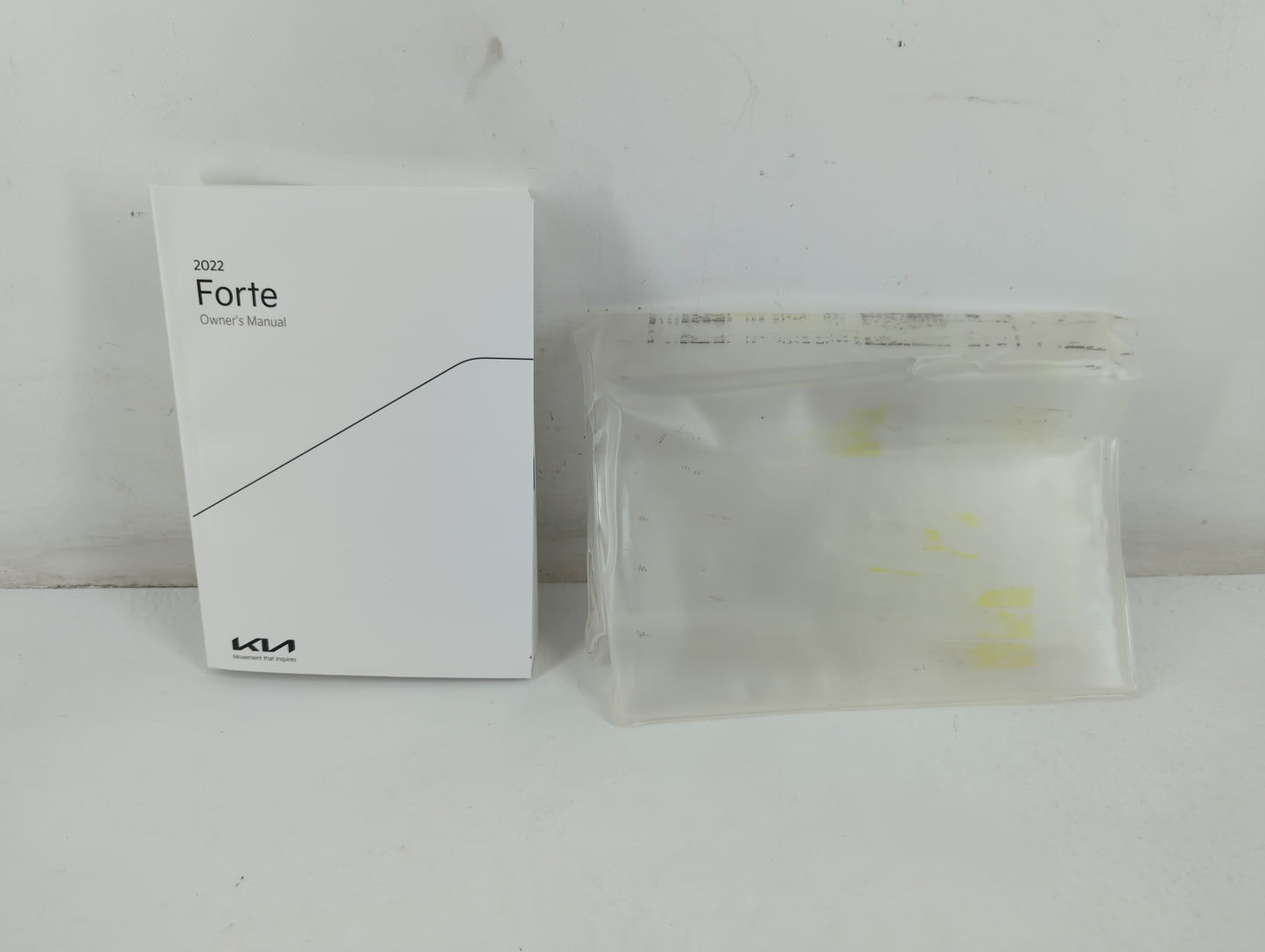 2022 Kia Forte Owners Manual Book Guide P/N:DLS4-EU22B OEM Used Auto Parts - Oemusedautoparts1.com