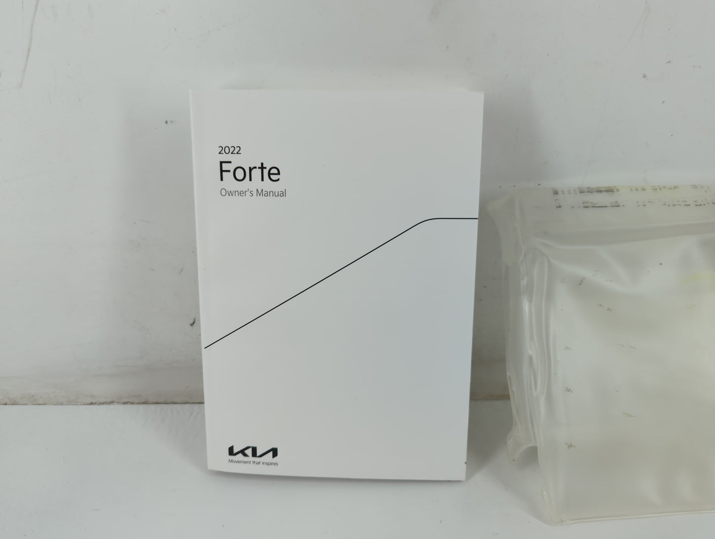 2022 Kia Forte Owners Manual Book Guide P/N:DLS4-EU22B OEM Used Auto Parts - Oemusedautoparts1.com