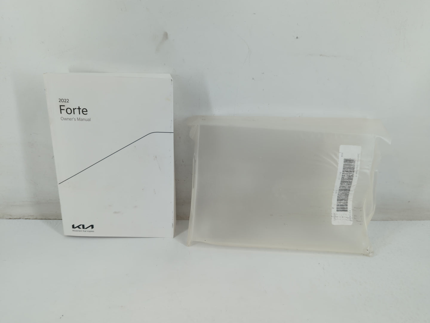 2022 Kia Forte Owners Manual Book Guide P/N:DLS4-EU1DB OEM Used Auto Parts - Oemusedautoparts1.com