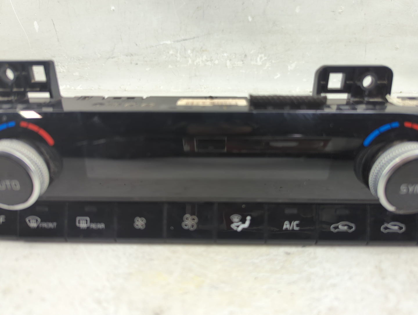2021 Kia K5 Climate Control Module Temperature AC/Heater Replacement P/N:97250-L3200 Fits OEM Used Auto Parts - Oemusedautop