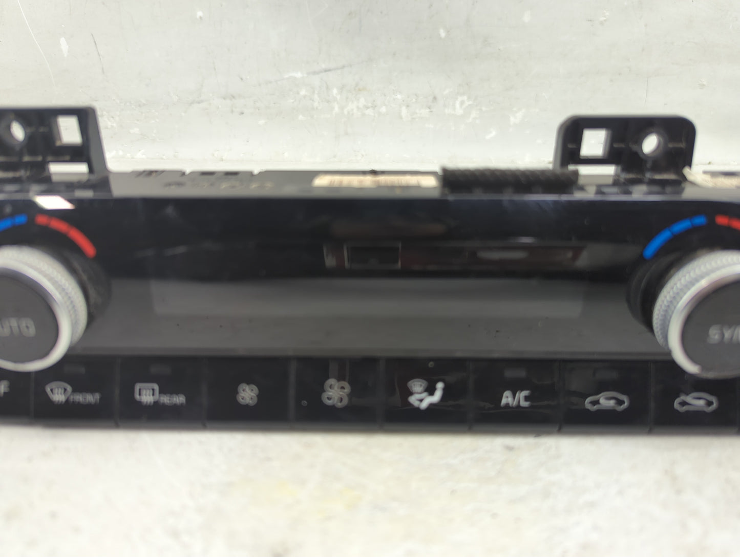 2021 Kia K5 Climate Control Module Temperature AC/Heater Replacement P/N:97250-L3200 Fits OEM Used Auto Parts - Oemusedautop