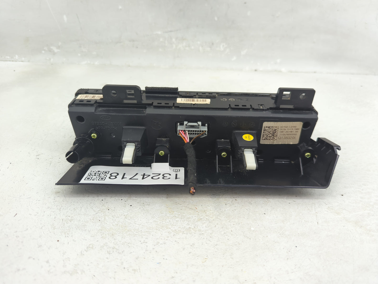 2021 Kia K5 Climate Control Module Temperature AC/Heater Replacement P/N:97250-L3200 Fits OEM Used Auto Parts - Oemusedautop