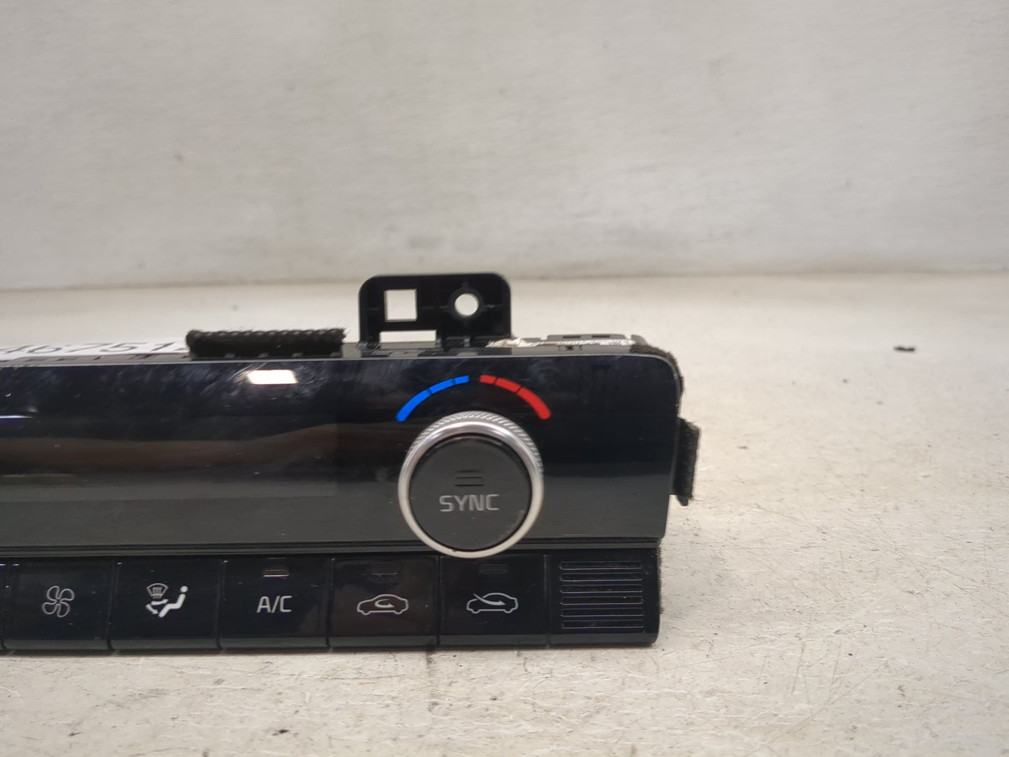 2022 Kia K5 Climate Control Module Temperature AC/Heater Replacement P/N:97250-L3XXX 97250-L3200 Fits OEM Used Auto Parts - 