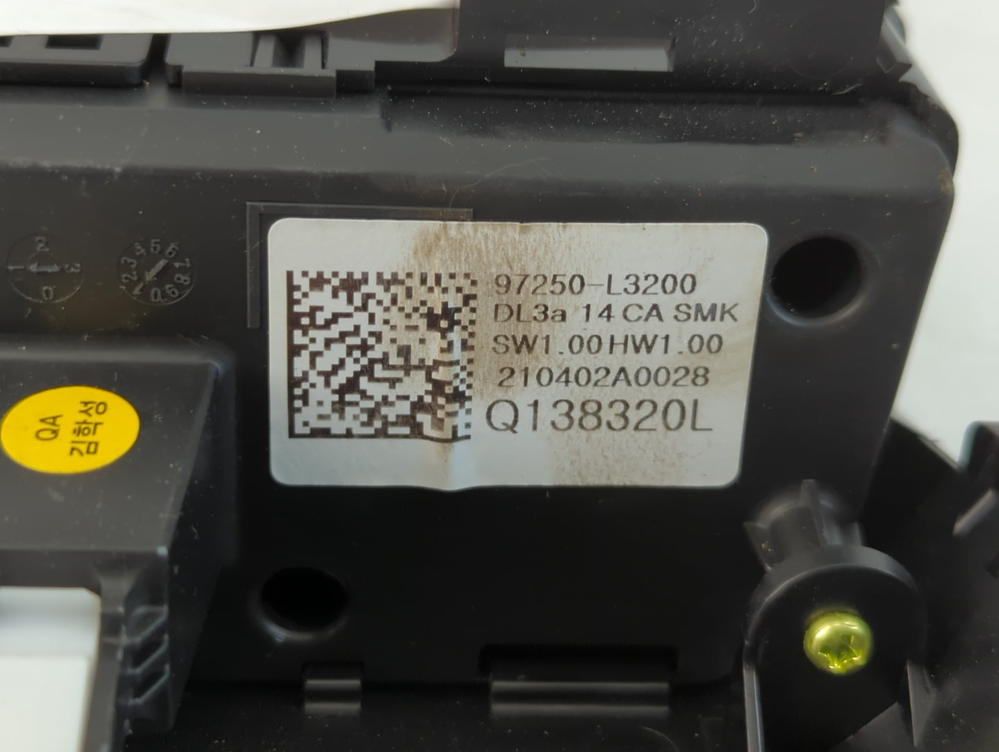 2021 Kia K5 Climate Control Module Temperature AC/Heater Replacement P/N:97250-L3200 Fits OEM Used Auto Parts - Oemusedautop