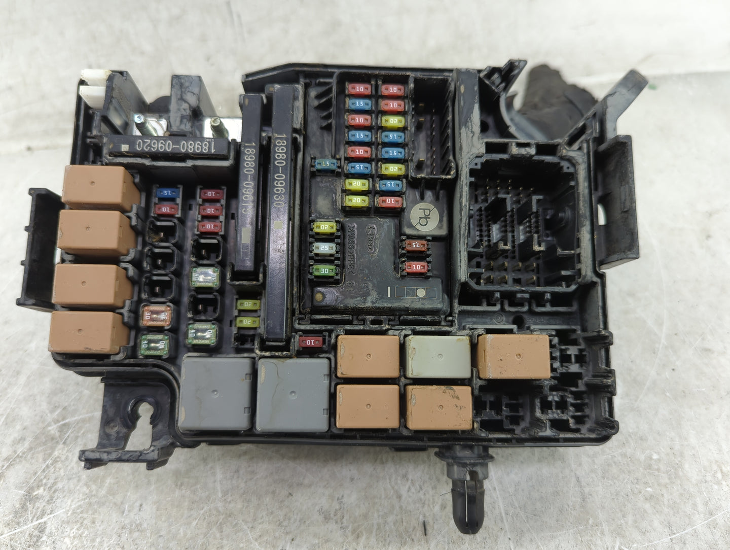 2020 Kia Niro Fusebox Fuse Box Panel Relay Module Fits OEM Used Auto Parts - Oemusedautoparts1.com