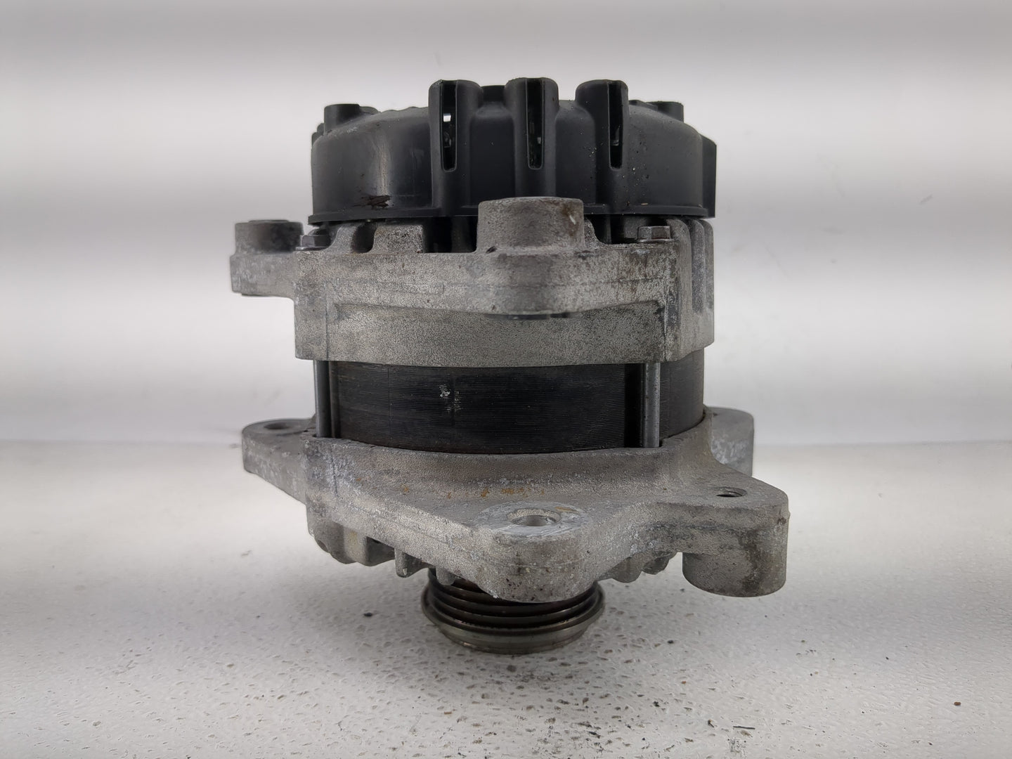 2020 Kia Rio Alternator Replacement Generator Charging Assembly Engine OEM P/N:2715559 37300-2M417 Fits Fits 2021 2022 OEM U