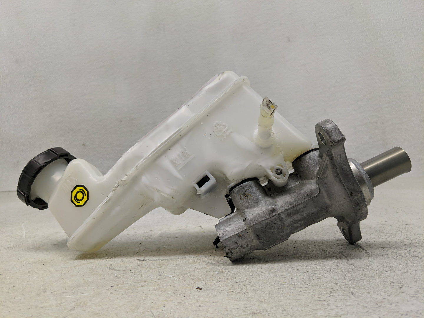 2020-2020 Kia Rio Brake Master Cylinder - Oemusedautoparts1.com