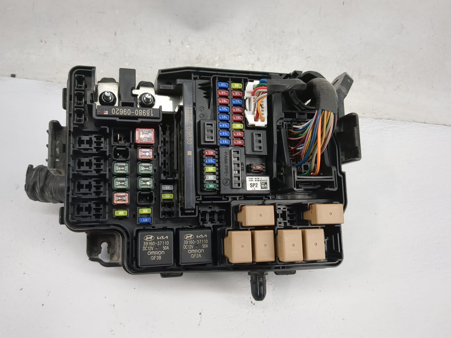 2021-2022 Kia Seltos Fusebox Fuse Box Panel Relay Module P/N:91956-Q5020 18980-09620, 18980-09630, 39160-37110 Fits Fits 202