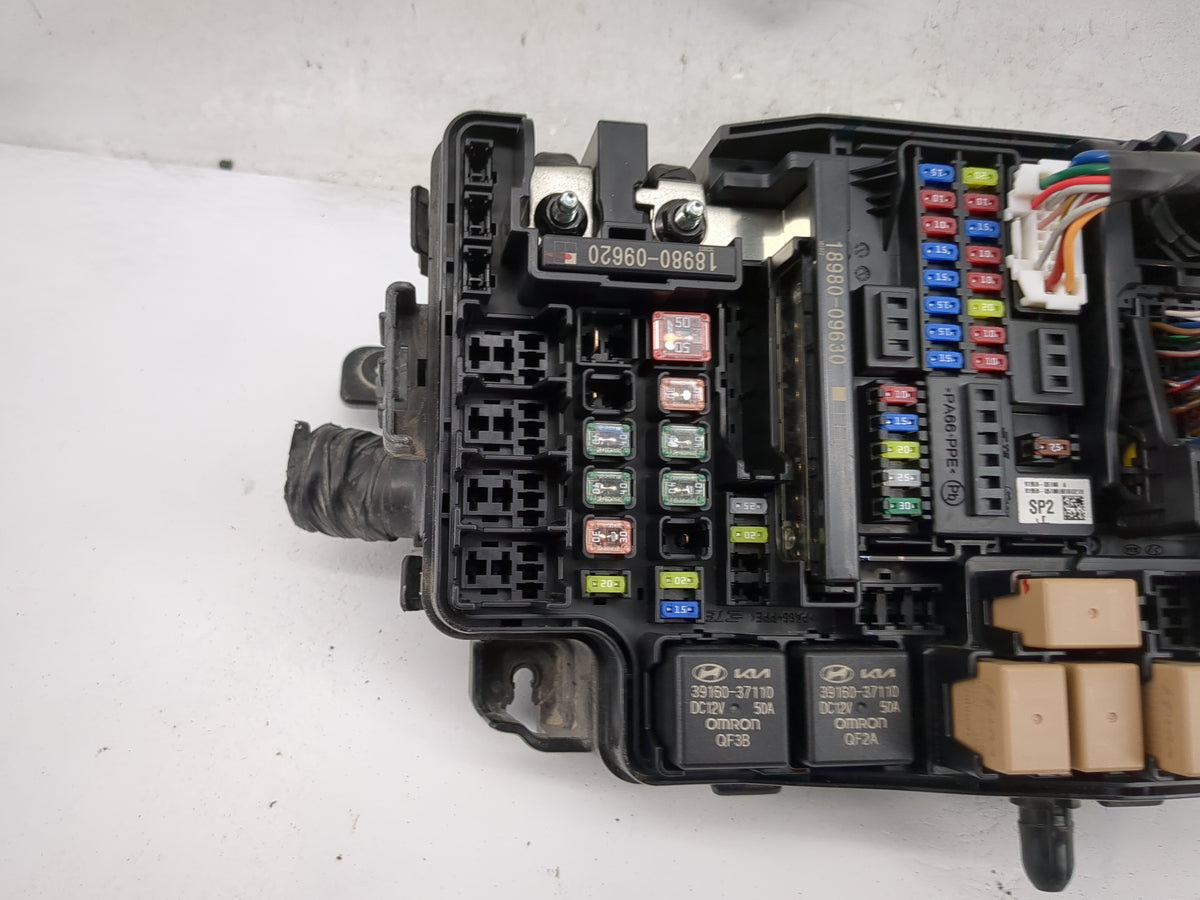 2021-2022 Kia Seltos Fusebox Fuse Box Panel Relay Module P/N:91956-Q5020 18980-09620, 18980-09630, 39160-37110 Fits Fits 202