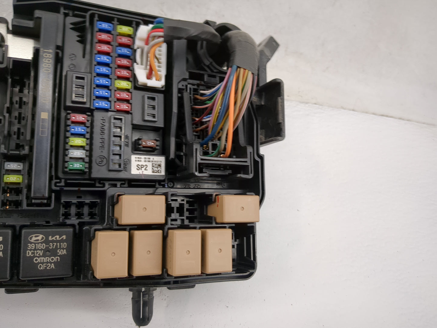 2021-2022 Kia Seltos Fusebox Fuse Box Panel Relay Module P/N:91956-Q5020 18980-09620, 18980-09630, 39160-37110 Fits Fits 202