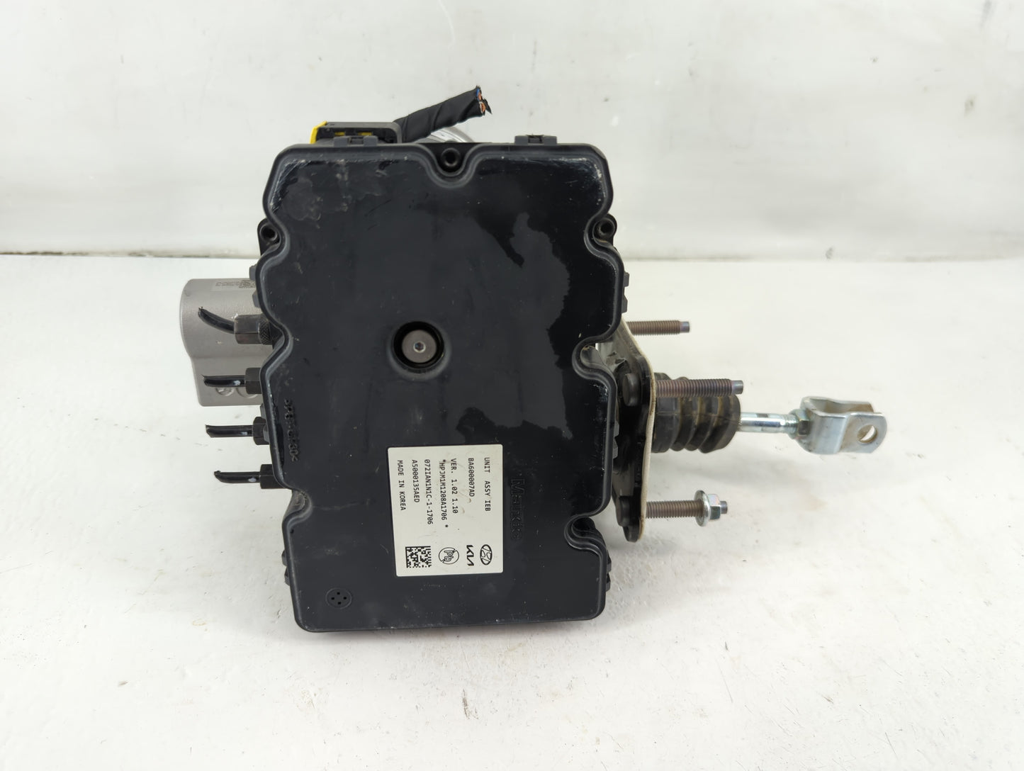 2021 Kia Sorento ABS Pump Control Module Replacement P/N:A5000135AED Fits OEM Used Auto Parts - Oemusedautoparts1.com