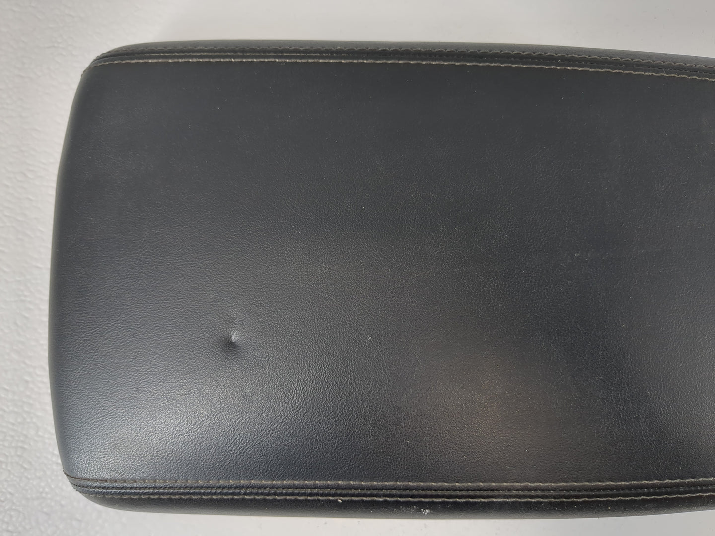 2021 Kia Sorento Center Console Armrest Cover Lid Fits OEM Used Auto Parts - Oemusedautoparts1.com