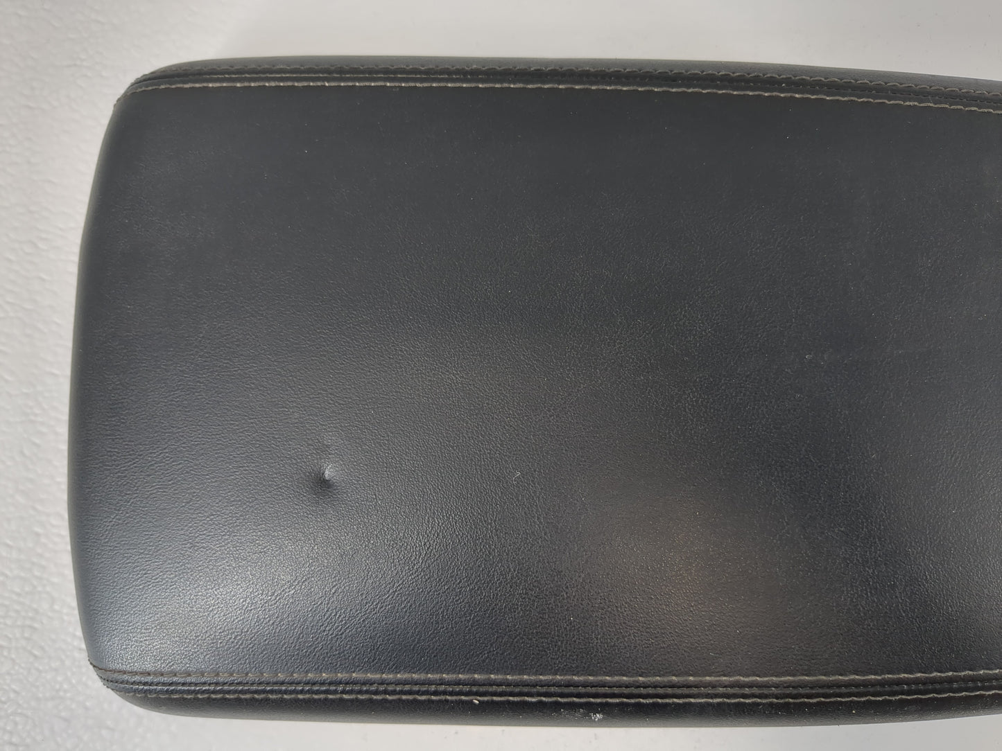 2021 Kia Sorento Center Console Armrest Cover Lid Fits OEM Used Auto Parts - Oemusedautoparts1.com