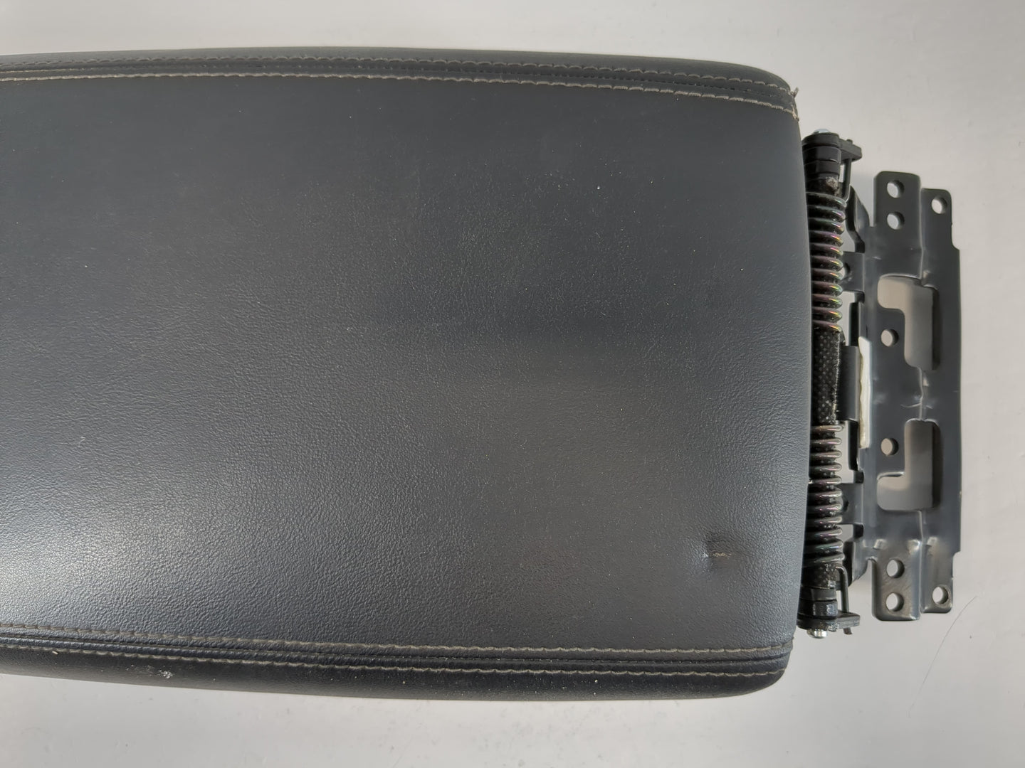 2021 Kia Sorento Center Console Armrest Cover Lid Fits OEM Used Auto Parts - Oemusedautoparts1.com