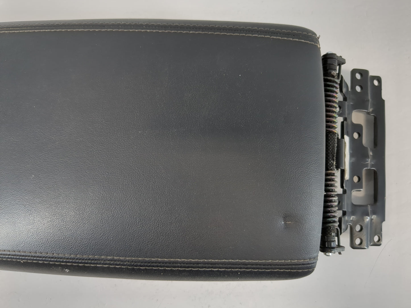 2021 Kia Sorento Center Console Armrest Cover Lid Fits OEM Used Auto Parts - Oemusedautoparts1.com