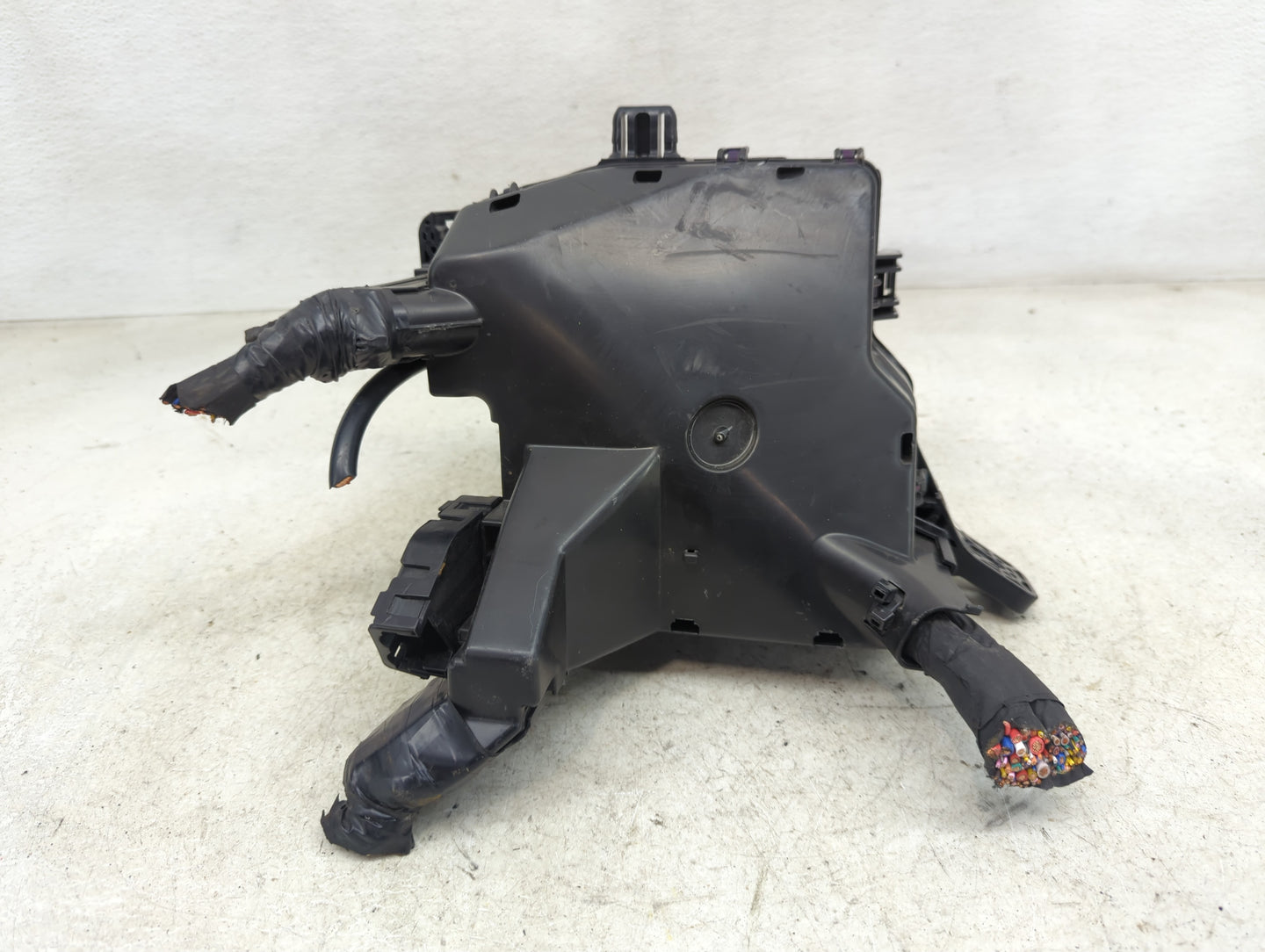 2022 Kia Sorento Fusebox Fuse Box Panel Relay Module P/N:91210R5400MB 18980-09460, 18980-09400 Fits OEM Used Auto Parts - Oe