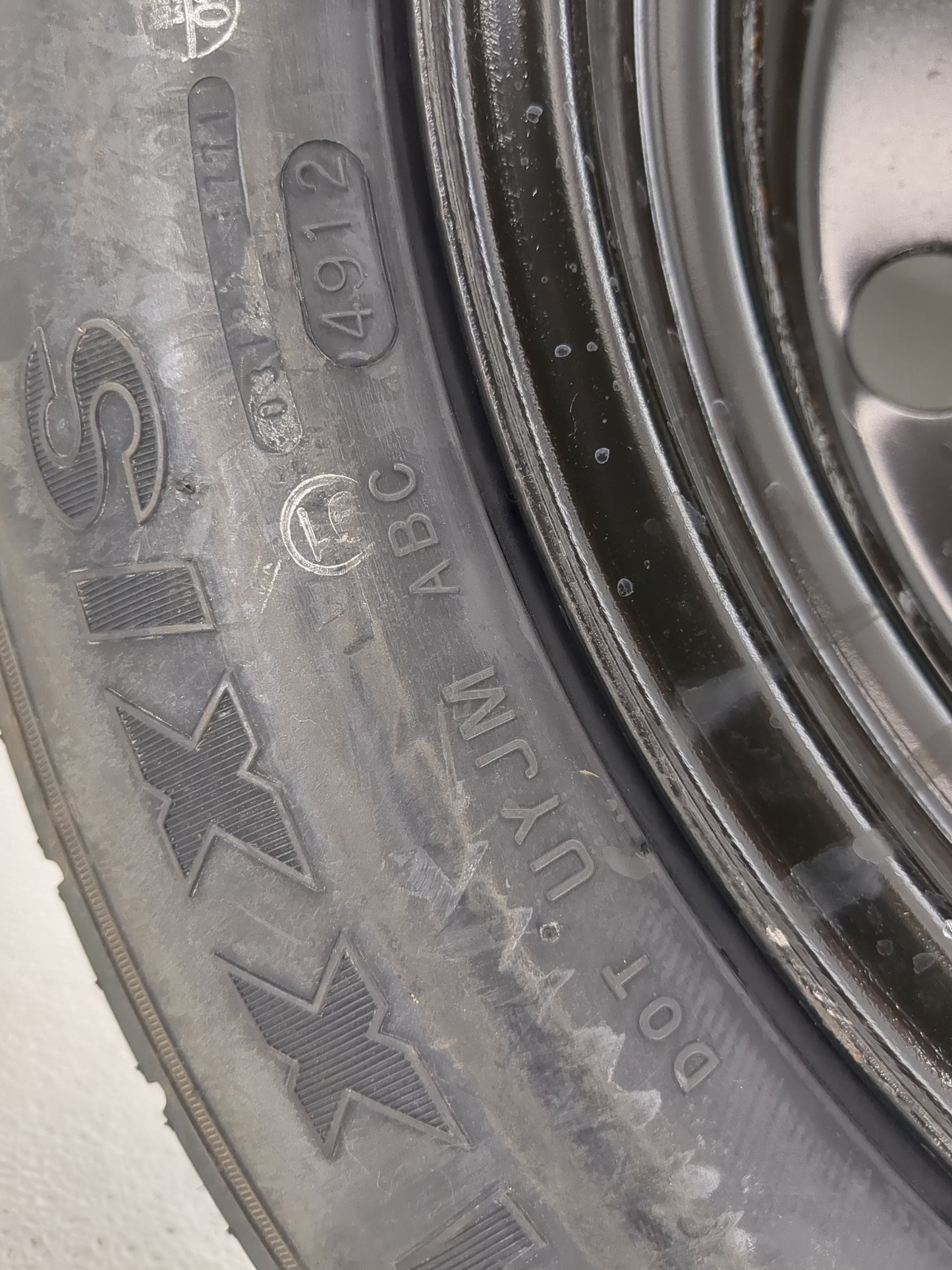 2021-2022 Kia Sorento Spare Donut Tire Wheel Rim Oem - Oemusedautoparts1.com
