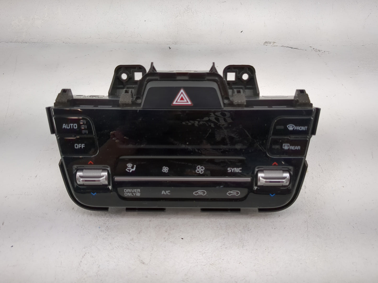 2021 Kia Sorento Climate Control Module Temperature AC/Heater Replacement P/N:97250-P4220 Fits OEM Used Auto Parts - Oemused