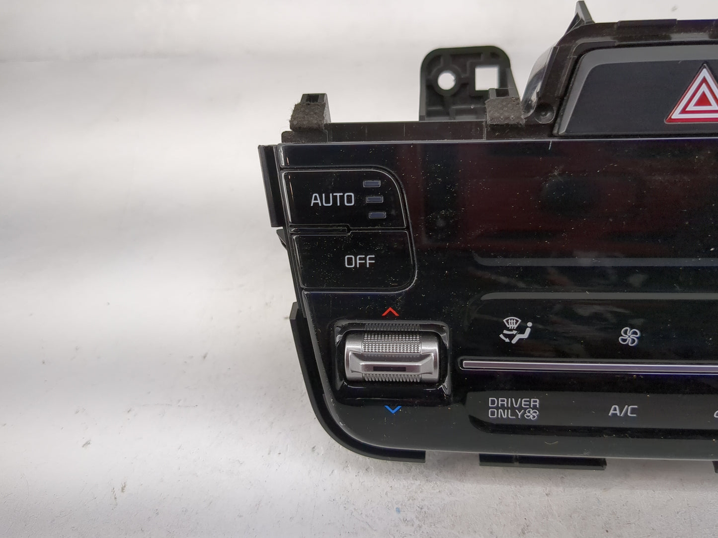 2021 Kia Sorento Climate Control Module Temperature AC/Heater Replacement P/N:97250-P4220 Fits OEM Used Auto Parts - Oemused