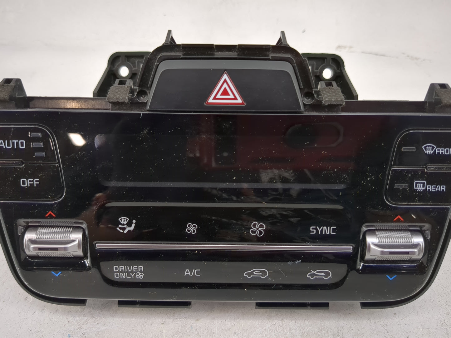 2021 Kia Sorento Climate Control Module Temperature AC/Heater Replacement P/N:97250-P4220 Fits OEM Used Auto Parts - Oemused